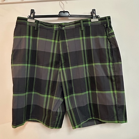IZOD PLAID GOLF SHORTS - Picture 4 of 14